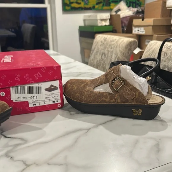 Brown Slip-On Shoes - Picture 3 of 6